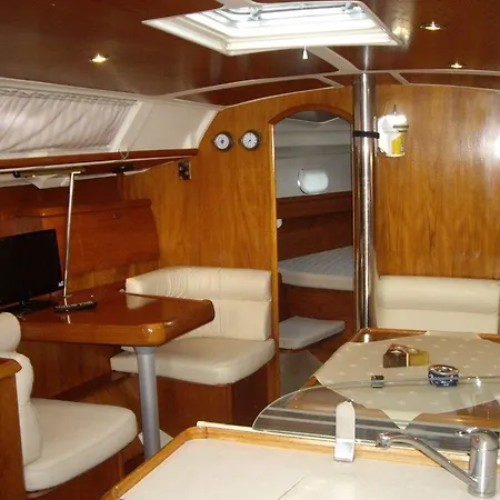 Suncruise Sailing Yacht Sun Odyssey 4*